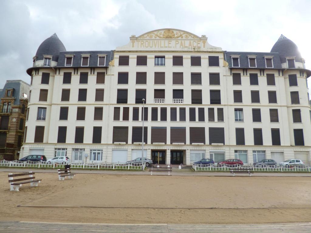 Paradis Les Pieds Sur Le Sable Trouville Palace Exteriör bild