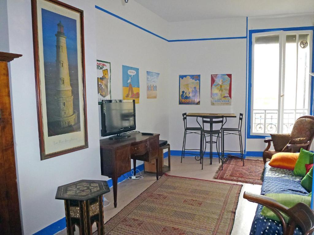 Paradis Les Pieds Sur Le Sable Trouville Palace Rum bild