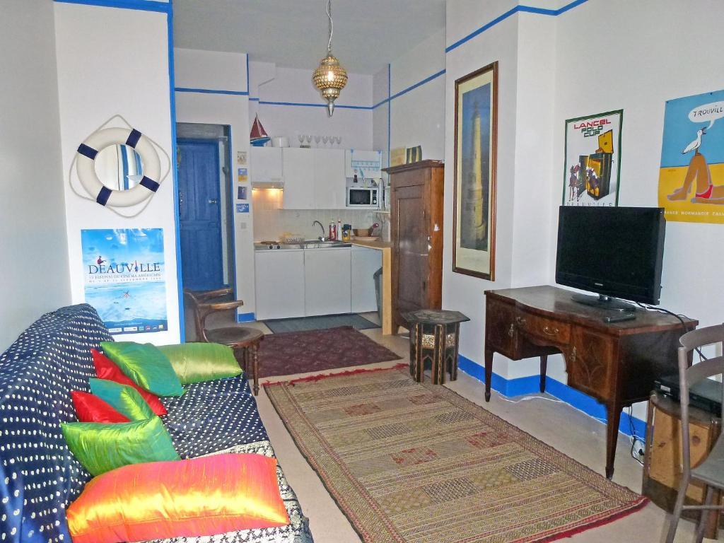 Paradis Les Pieds Sur Le Sable Trouville Palace Rum bild